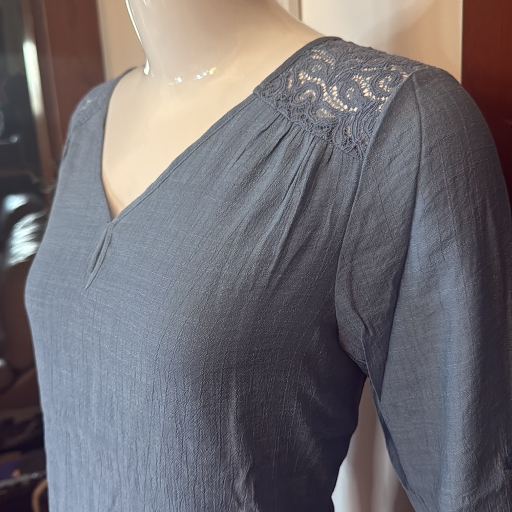 NWT northern reflections size small Women's Blue Top with Lace Detail summery